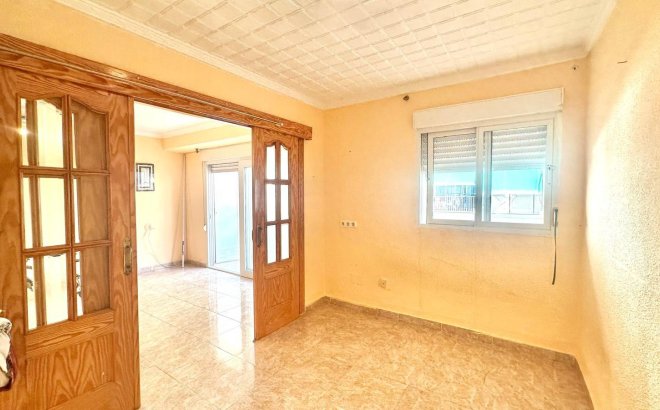 Herverkoop - Appartement -
Torrevieja - Estacion De Autobuses