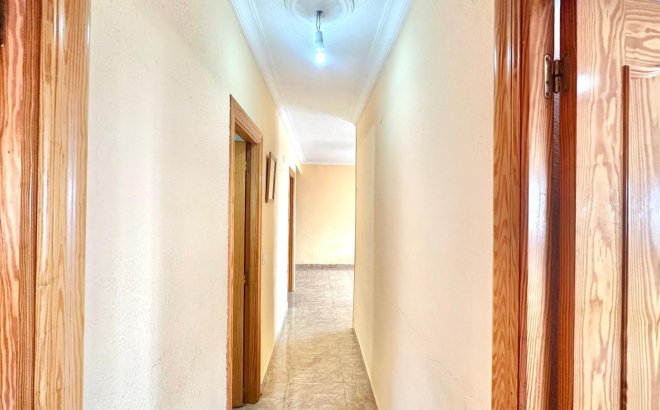 Herverkoop - Appartement -
Torrevieja - Estacion De Autobuses