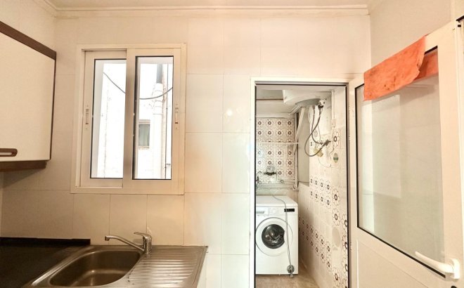 Herverkoop - Appartement -
Torrevieja - Estacion De Autobuses