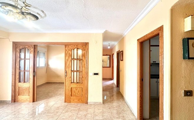 Herverkoop - Appartement -
Torrevieja - Estacion De Autobuses