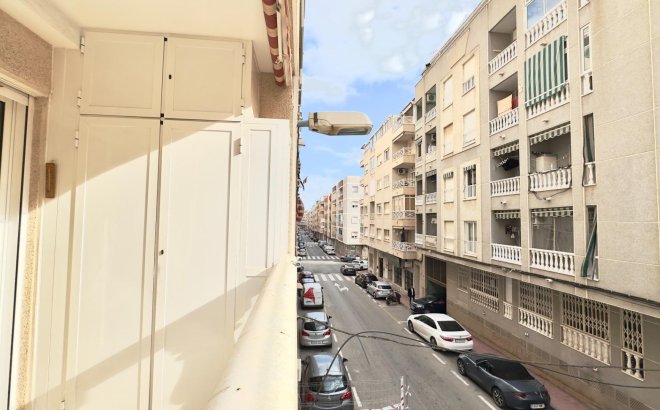 Resale - Apartment -
Torrevieja - Centro