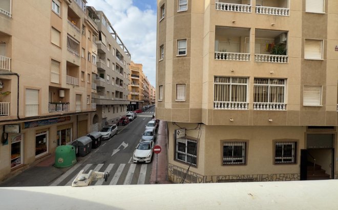 Resale - Apartment -
Torrevieja - Centro
