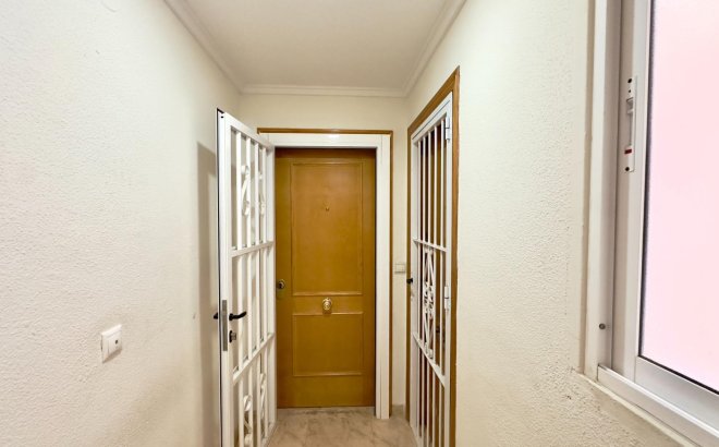 Resale - Apartment -
Torrevieja - Centro