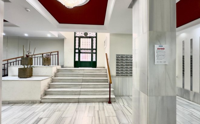 Resale - Apartment -
Torrevieja - Centro