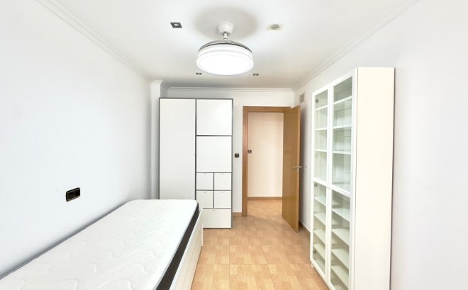 Resale - Apartment -
Torrevieja - Centro