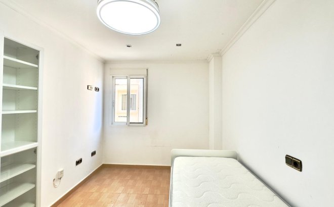 Resale - Apartment -
Torrevieja - Centro