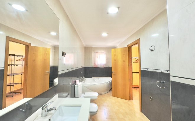 Resale - Apartment -
Torrevieja - Centro