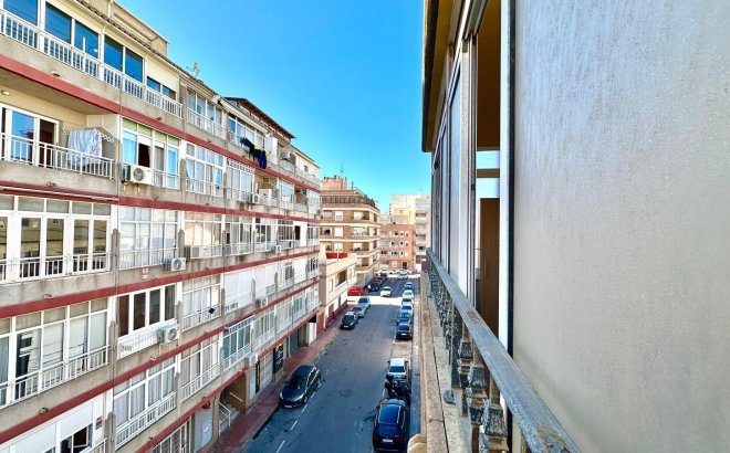 Resale - Apartment -
Torrevieja - Centro