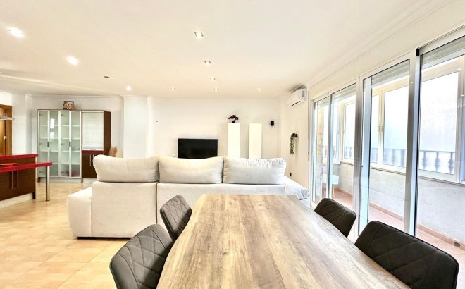 Resale - Apartment -
Torrevieja - Centro