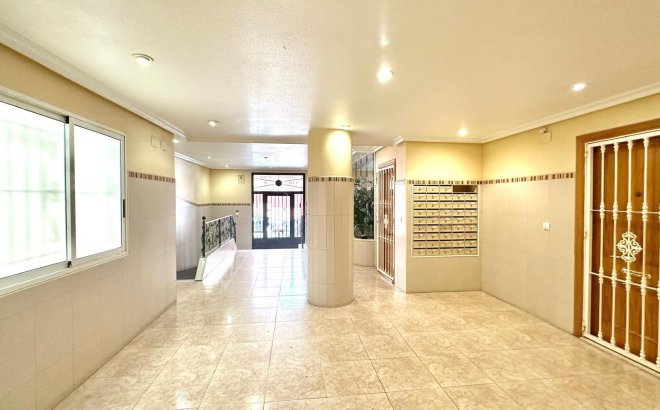 Resale - Apartment -
Torrevieja - Centro