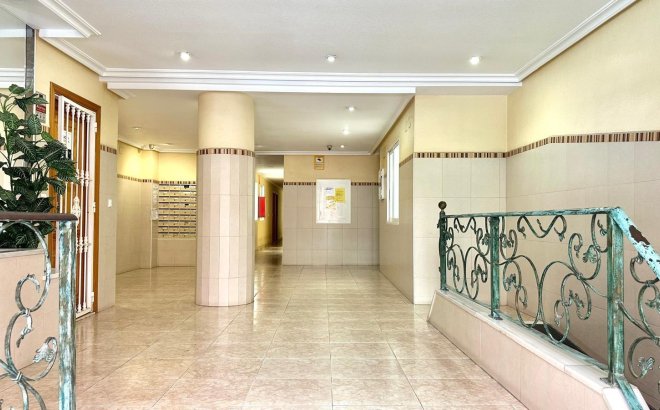 Resale - Apartment -
Torrevieja - Centro