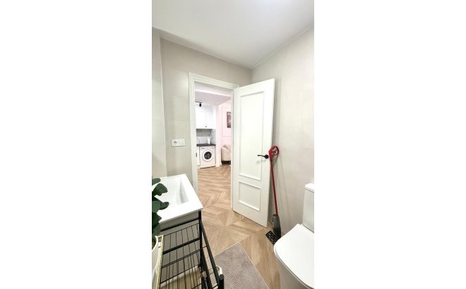 Resale - Apartment -
Torrevieja - Centro