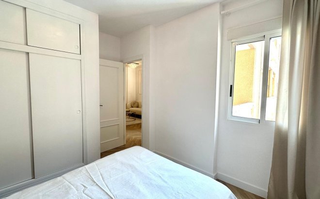 Resale - Apartment -
Torrevieja - Centro