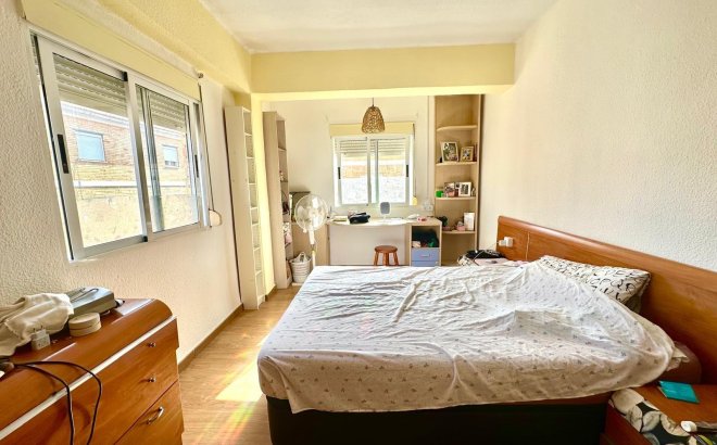 Herverkoop - Appartement -
Torrevieja - Estacion De Autobuses