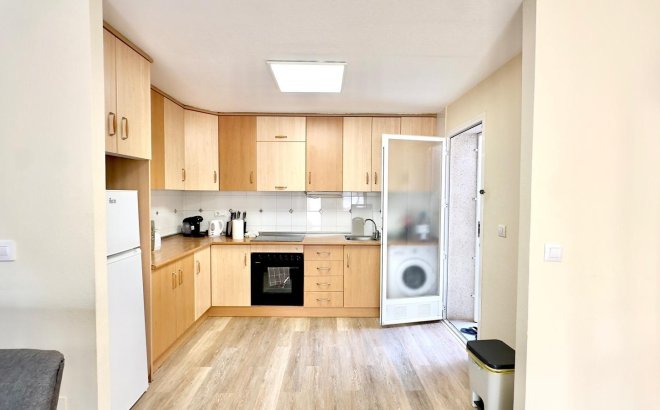 Resale - Bungalow -
Torrevieja - Torreblanca