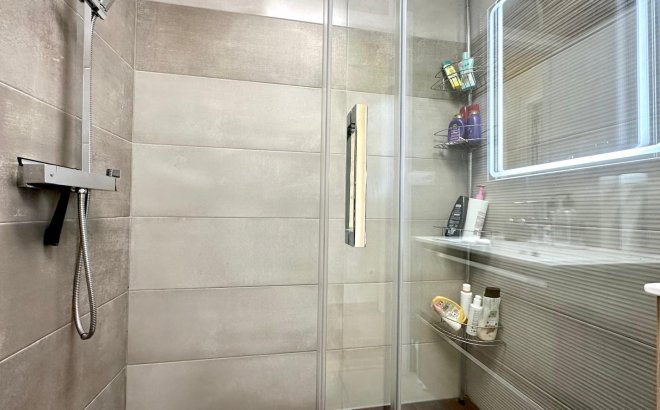 Resale - Bungalow -
Torrevieja - Torreblanca