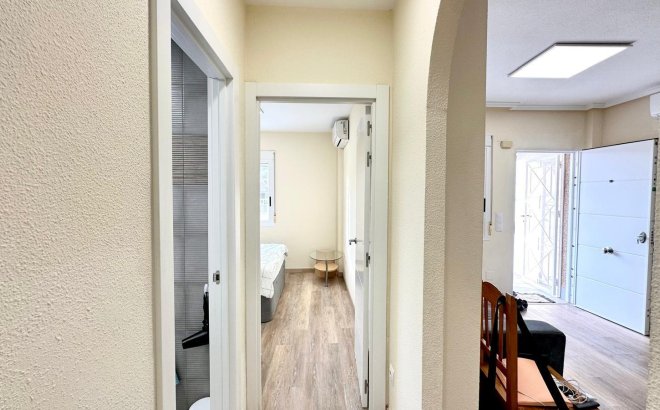 Resale - Bungalow -
Torrevieja - Torreblanca