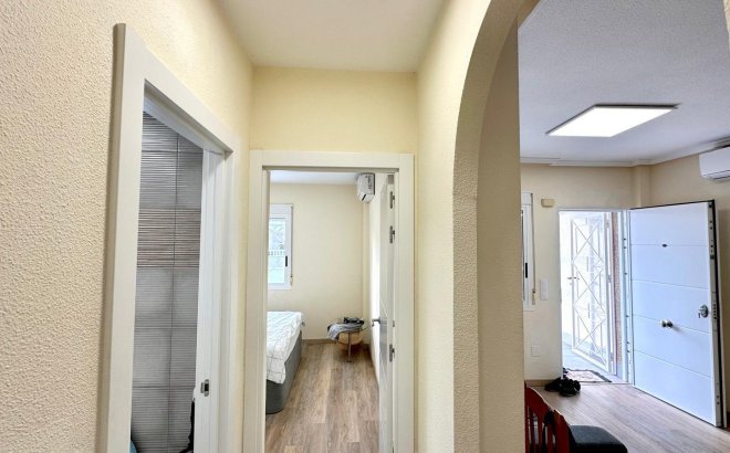 Resale - Bungalow -
Torrevieja - Torreblanca