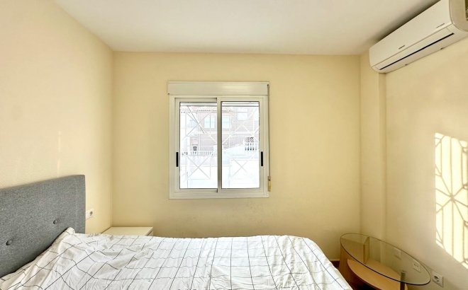 Resale - Bungalow -
Torrevieja - Torreblanca