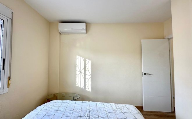 Resale - Bungalow -
Torrevieja - Torreblanca