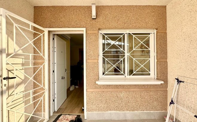 Resale - Bungalow -
Torrevieja - Torreblanca