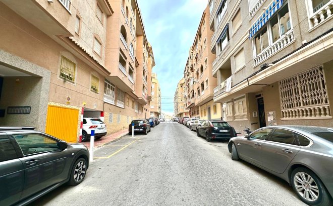 Resale - Apartment -
Torrevieja - Centro