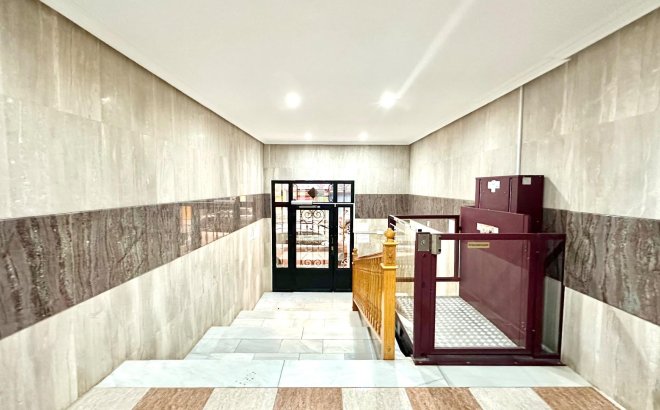 Resale - Apartment -
Torrevieja - Centro