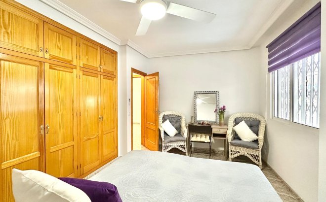 Resale - Apartment -
Torrevieja - Centro