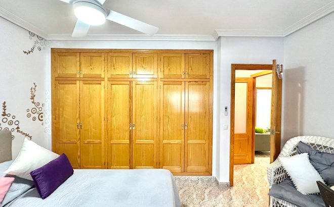 Resale - Apartment -
Torrevieja - Centro