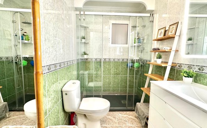 Resale - Apartment -
Torrevieja - Centro