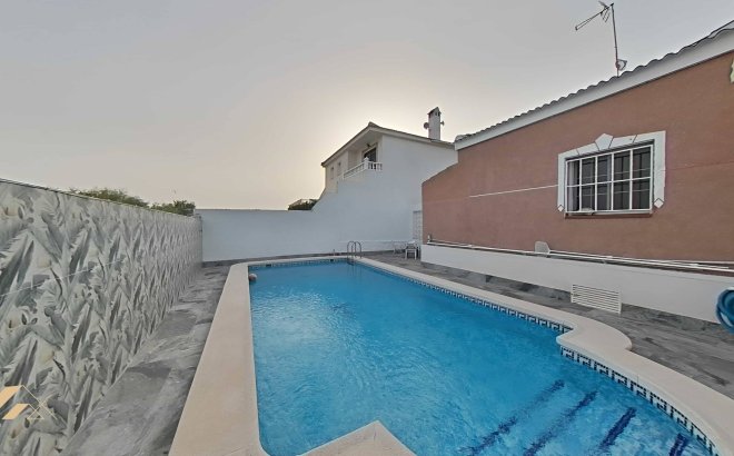 Resale - Villa -
Torrevieja - San Luis