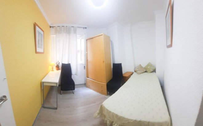 Resale - Apartment -
Torrevieja - Centro