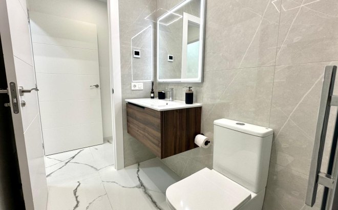 Resale - Apartment -
Torrevieja - Playa del Cura