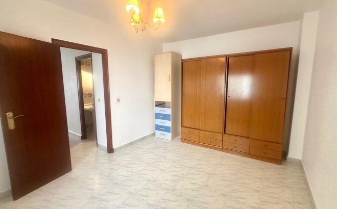 Herverkoop - Appartement -
Torrevieja - Estacion De Autobuses