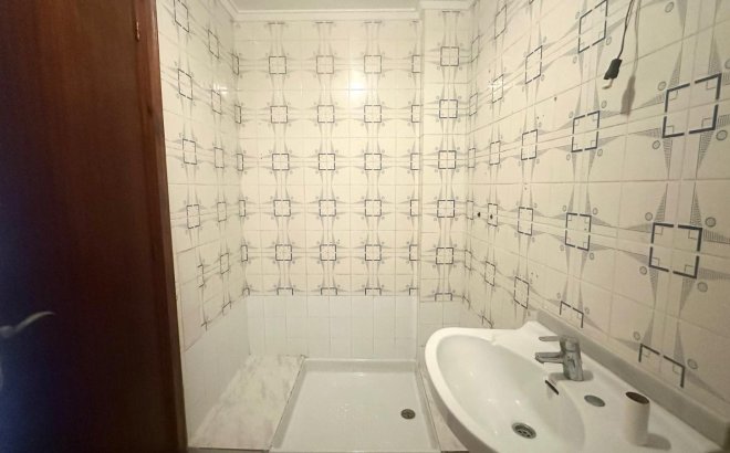 Herverkoop - Appartement -
Torrevieja - Estacion De Autobuses