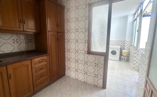 Herverkoop - Appartement -
Torrevieja - Estacion De Autobuses