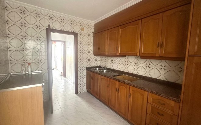 Herverkoop - Appartement -
Torrevieja - Estacion De Autobuses