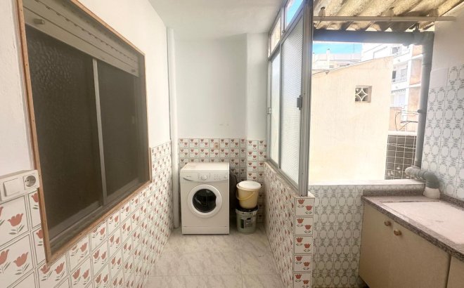 Herverkoop - Appartement -
Torrevieja - Estacion De Autobuses