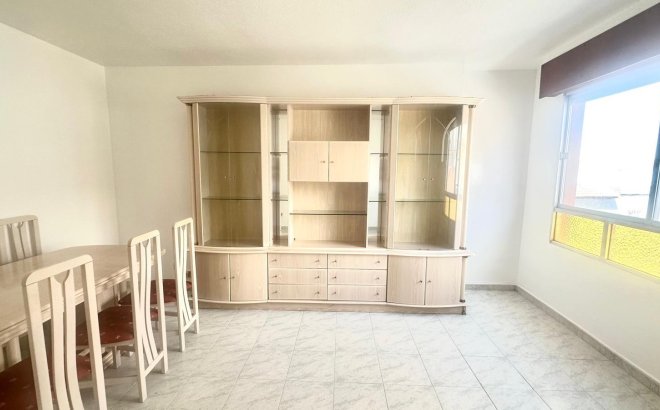 Herverkoop - Appartement -
Torrevieja - Estacion De Autobuses