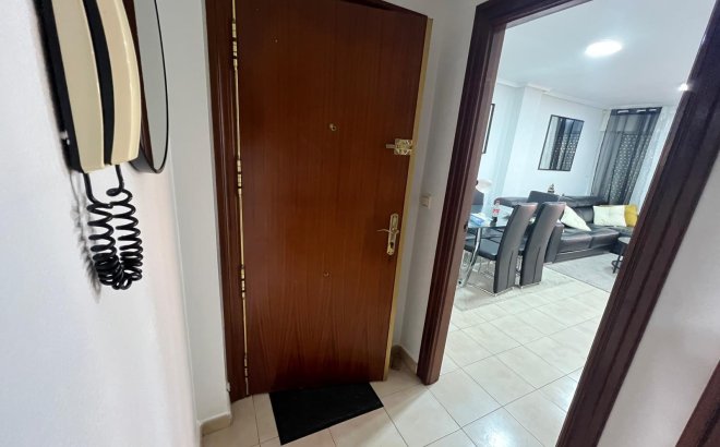 Herverkoop - Appartement -
Torrevieja - Playa del Cura