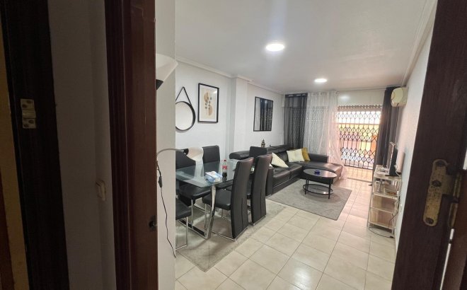 Herverkoop - Appartement -
Torrevieja - Playa del Cura