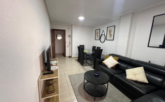 Herverkoop - Appartement -
Torrevieja - Playa del Cura