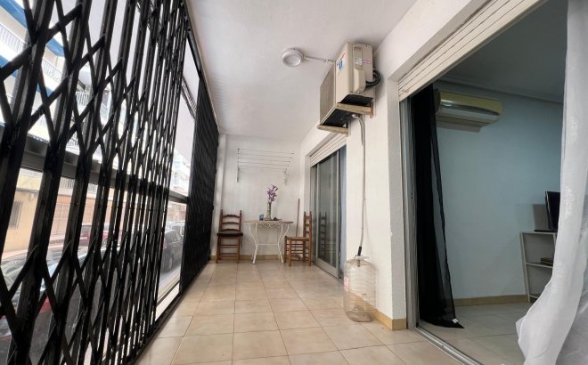 Herverkoop - Appartement -
Torrevieja - Playa del Cura