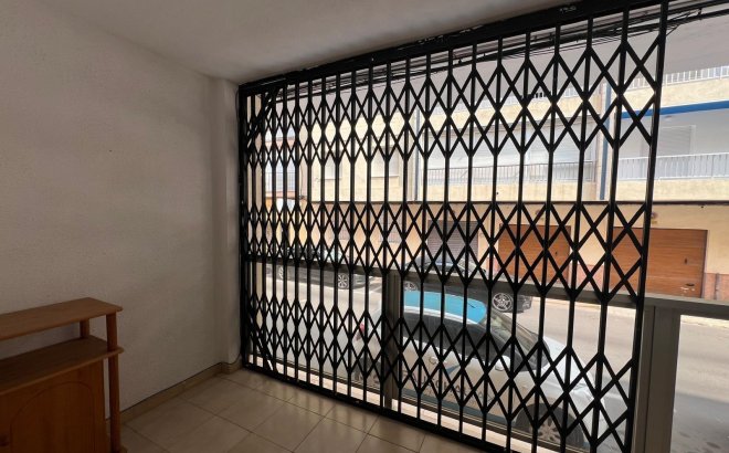 Herverkoop - Appartement -
Torrevieja - Playa del Cura