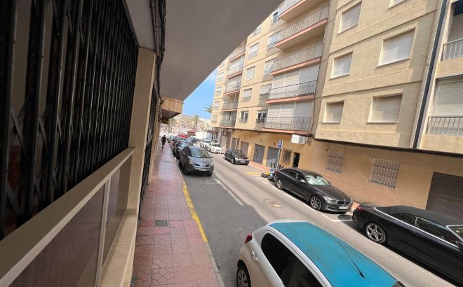 Herverkoop - Appartement -
Torrevieja - Playa del Cura