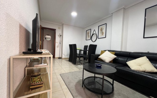 Herverkoop - Appartement -
Torrevieja - Playa del Cura