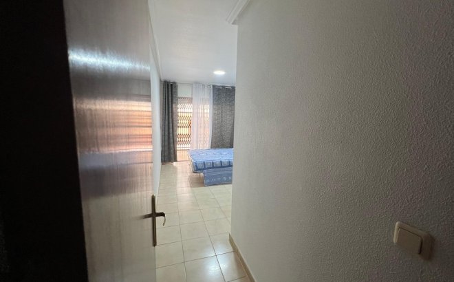 Herverkoop - Appartement -
Torrevieja - Playa del Cura