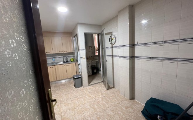 Herverkoop - Appartement -
Torrevieja - Playa del Cura