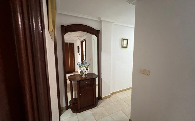 Herverkoop - Appartement -
Torrevieja - Playa del Cura