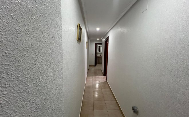 Herverkoop - Appartement -
Torrevieja - Playa del Cura
